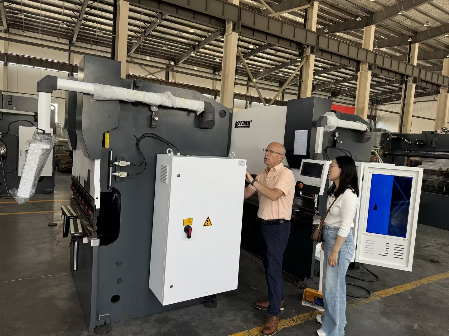 Irish Client Visits Krrass Factory to Explore Collaboration Opportunities - Pictures 7 Irish press brake