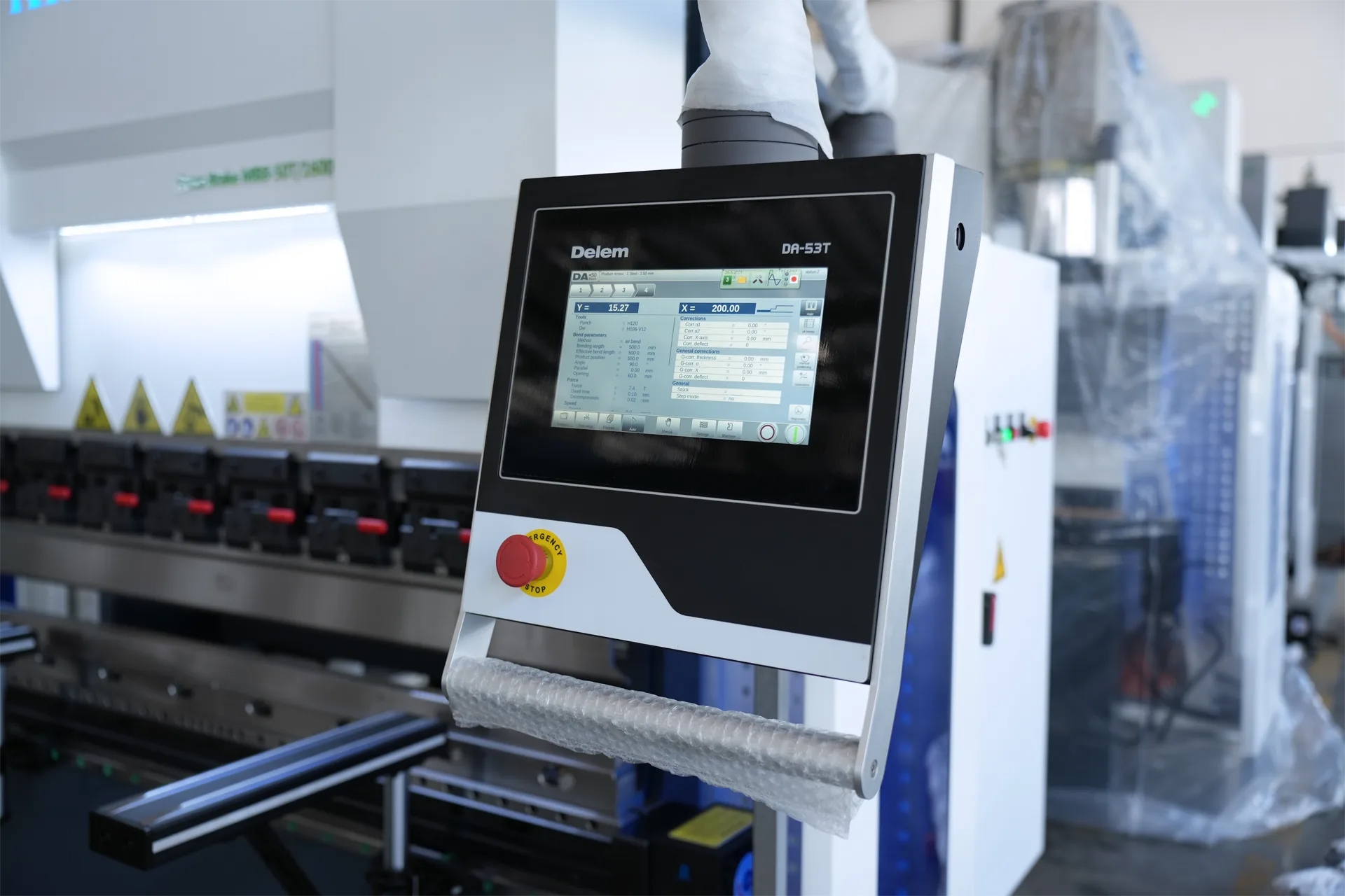 Press Brake Machine MB8-50T1600 4+1 Axis With DELEM DA53T controller - Pictures 10 Press Brake Machine MB8-50T1600 4+1 Axis With DELEM DA53T controller - delem da 53t control