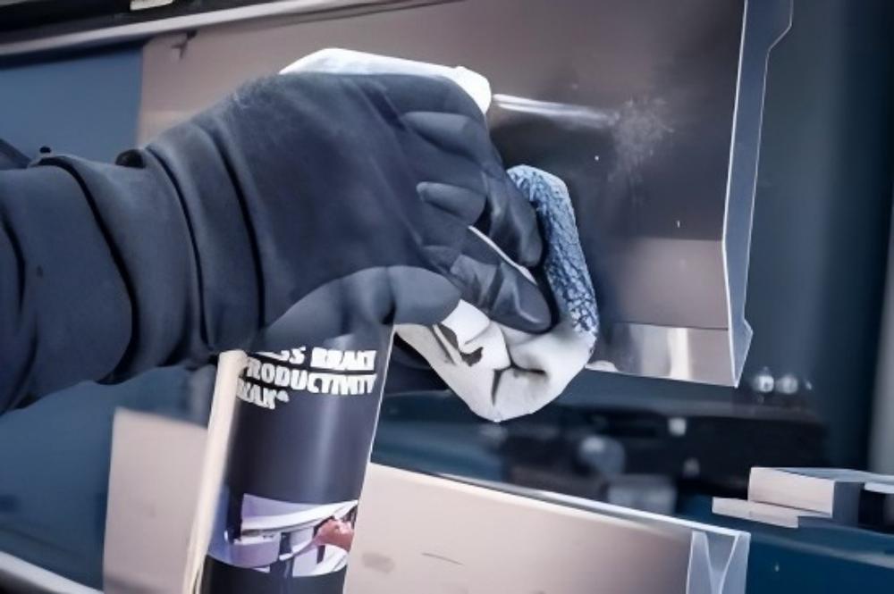 How Can I Pick the Best Press Brake Tooling? - Pictures 8 How Can I Pick the Best Press Brake Tooling? - regular cleaning