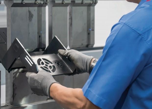 The fundamentals of press brake tooling - Pictures 18 Figure 14 The operator may stage-bend the component in a single configuration in this plate bending arrangement since the tools have a similar shut height.