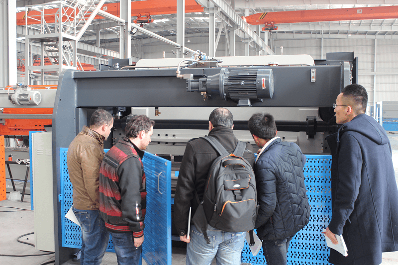 Palestine Swing Beam Shearing Machine and Palestine Punching Machine - Pictures 6 Palestine Swing Beam Shearing Machine and Palestine Punching Machine - Customer visit to learn swing beam shearing machine krrass