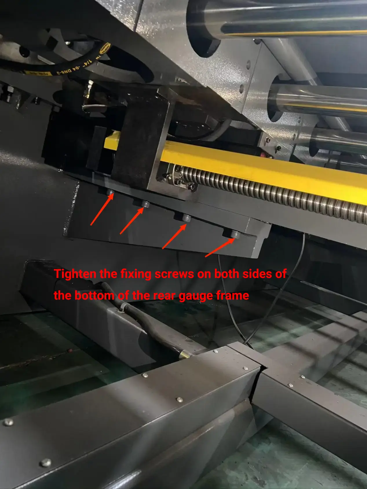 Vertical V grooving machine installation guide - Pictures 6 Install screws on both sides
