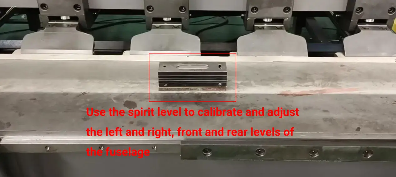 Vertical V grooving machine installation guide - Pictures 7 Adjust the level of the fuselage