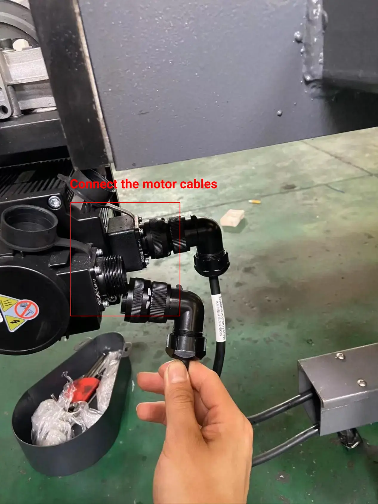 Vertical V grooving machine installation guide - Pictures 12 Connect the motor cables