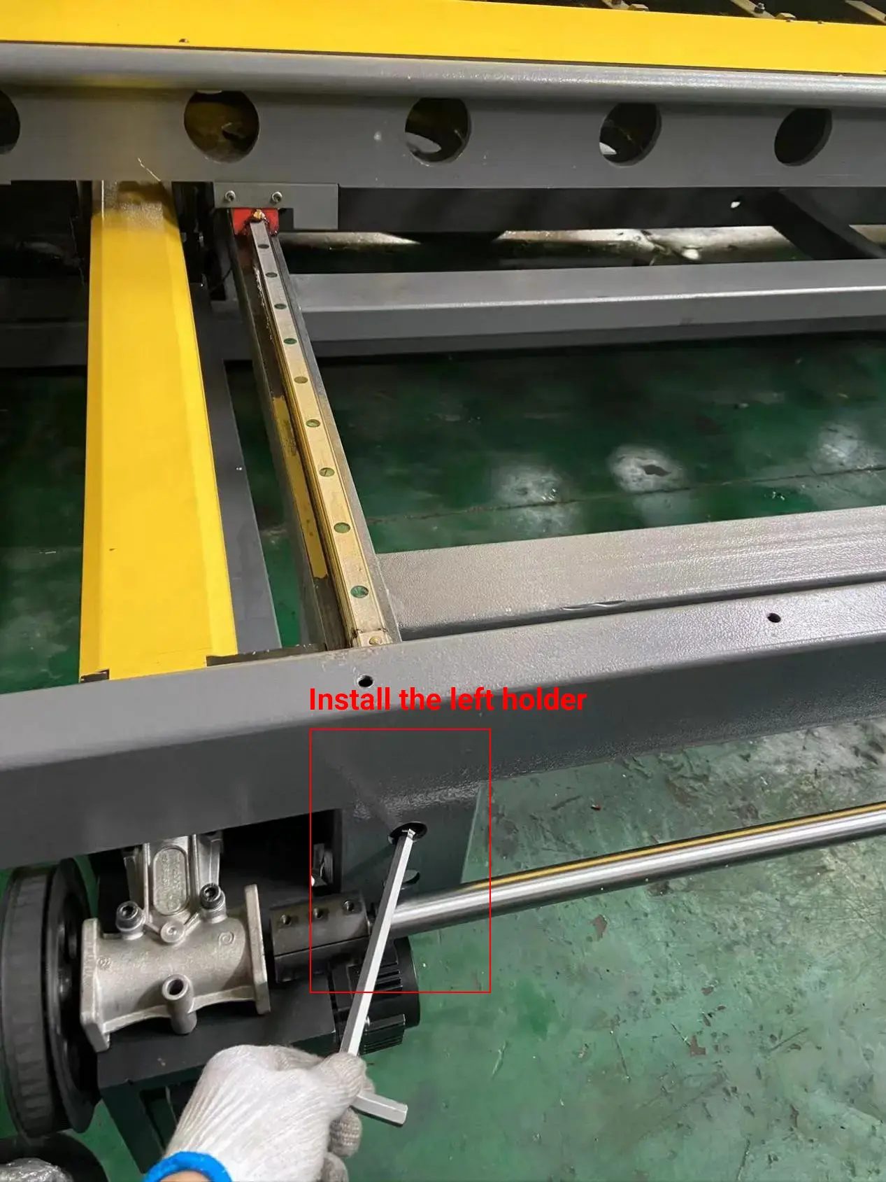 Vertical V grooving machine installation guide - Pictures 13 Install the left holder