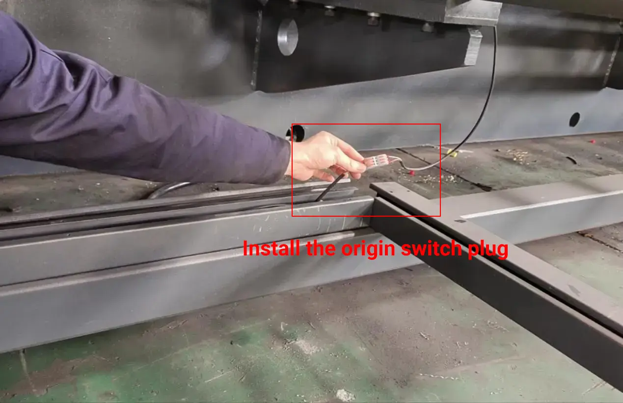 Vertical V grooving machine installation guide - Pictures 17 Install the origin switch plug