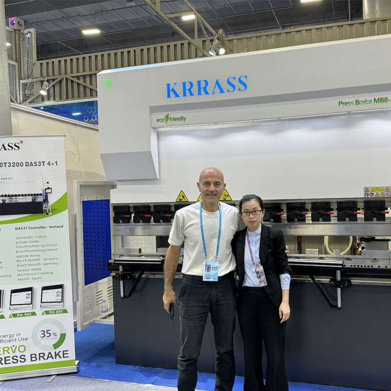CNC PRESS BRAKE USE DELEM DA66S Controller At the Canton Fair - 135th canton fair 1