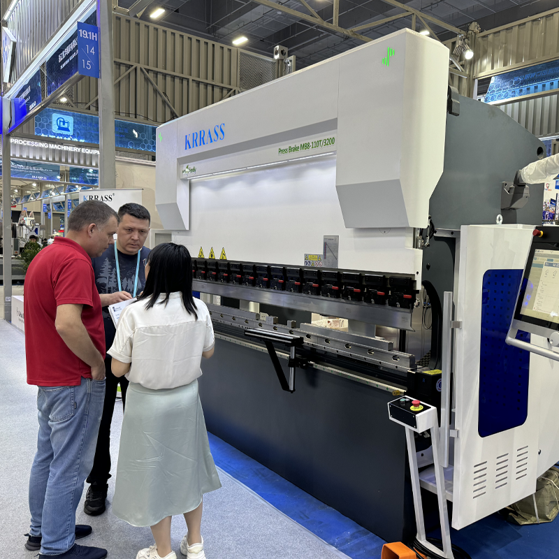 CNC PRESS BRAKE USE DELEM DA66S Controller At the Canton Fair - 135th canton fair 3