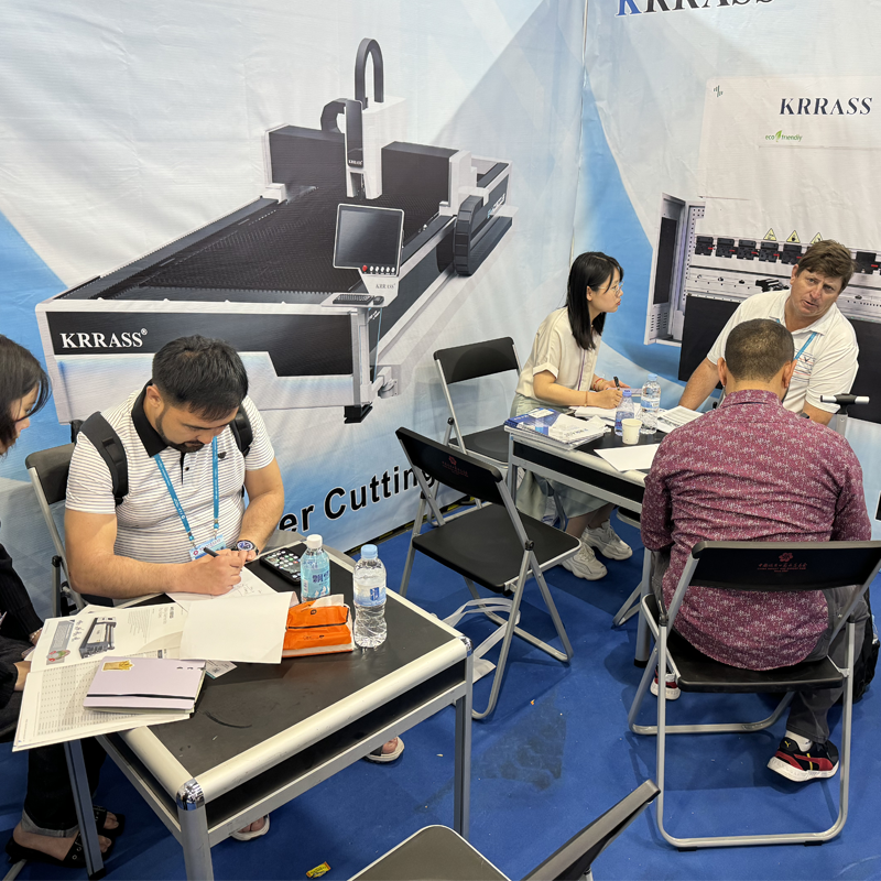 CNC PRESS BRAKE USE DELEM DA66S Controller At the Canton Fair - 135th canton fair 5
