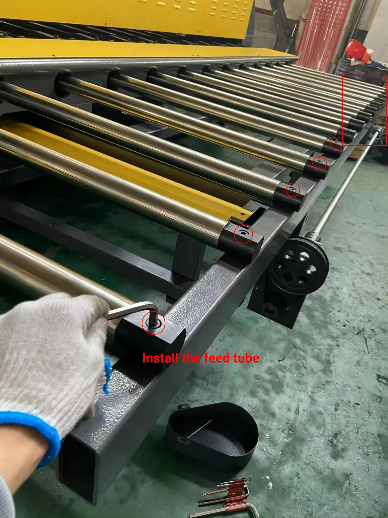 Vertical V grooving machine installation guide - Pictures 18 Install the feed tube