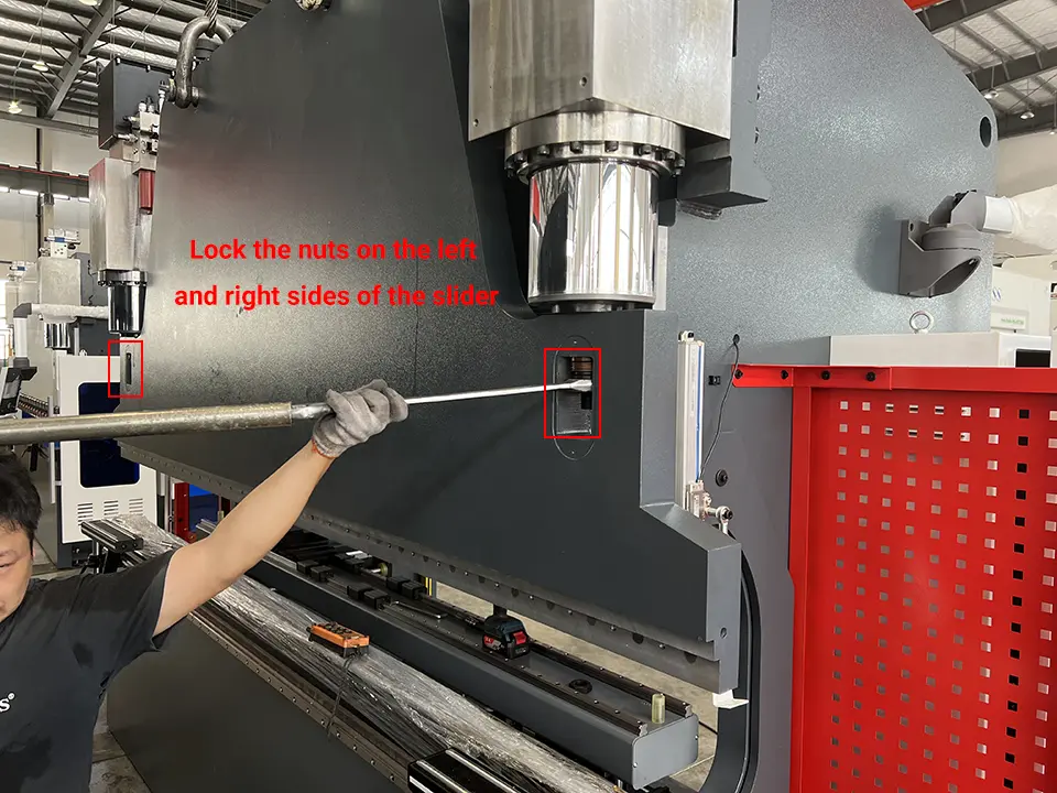 KRRASS CNC Press Brake installation - Pictures 7 Lock the nuts on the left and right sides of the slider