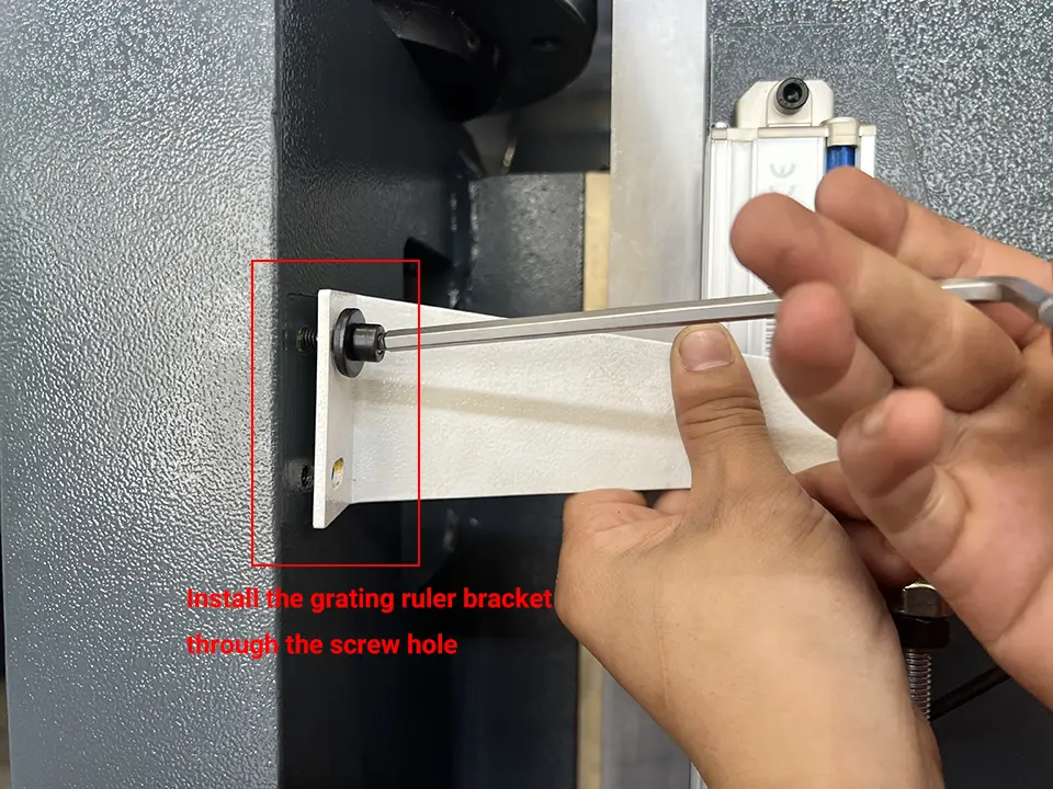 KRRASS CNC Press Brake installation - Pictures 8 Install the grating ruler bracket through the screw hole