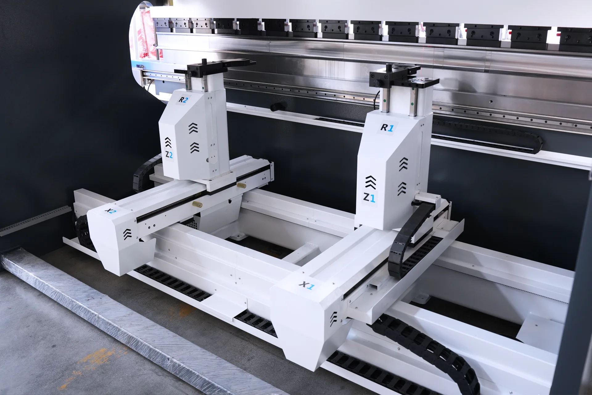 135Ton Hybrid Press Brake for Sale, PBE-135T3200 DA69T 8+1 Hybrid Press Brake Machine - Pictures 16 135Ton Hybrid Press Brake for Sale, PBE-135T3200 DA69T 8+1 Hybrid Press Brake Machine - 6 axis backgauge with x1 x2 z1 z2 r1 r2