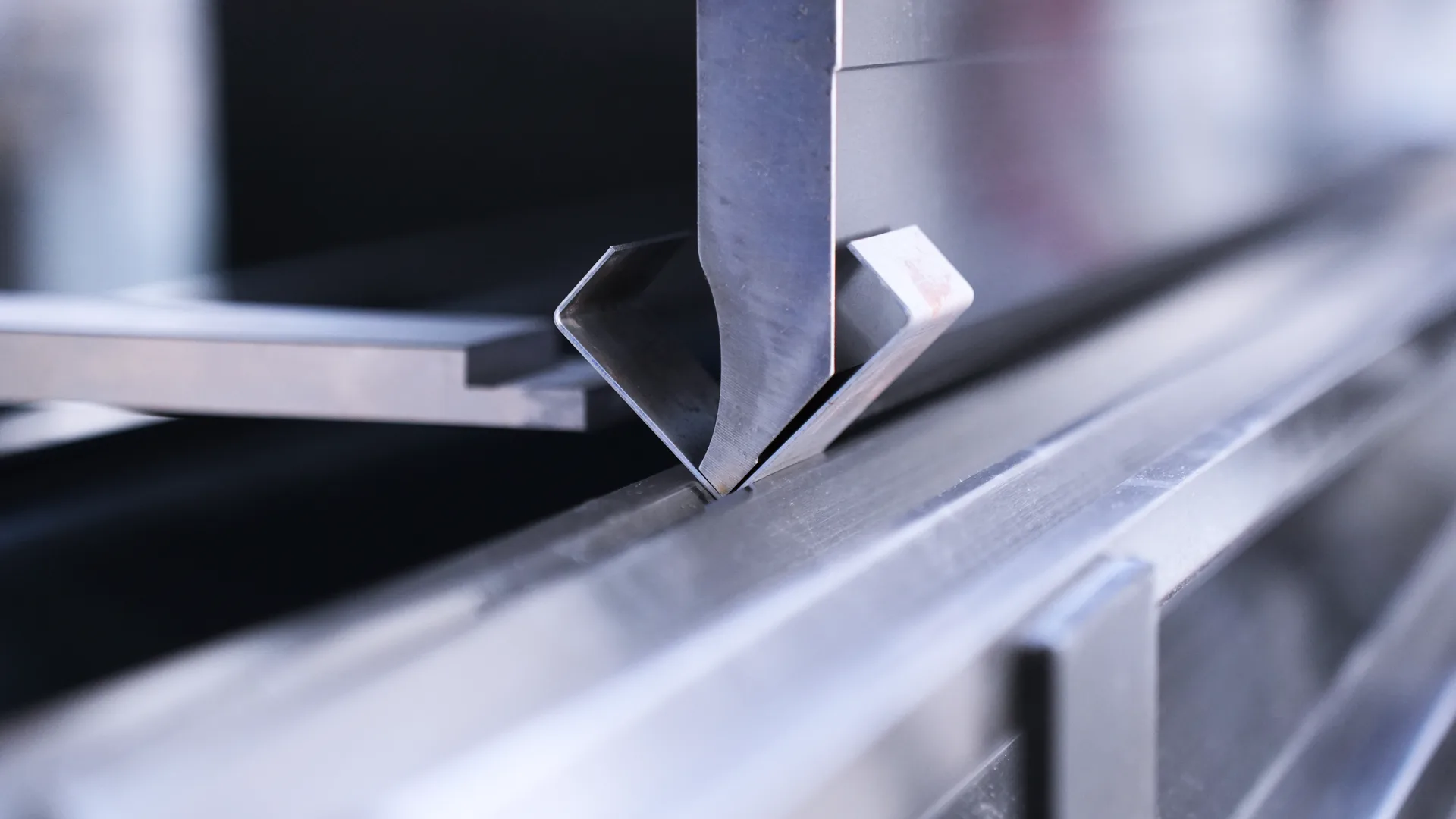 Press Brake Working Principles Explained: A Complete Guide - Pictures 5 Air Bending
