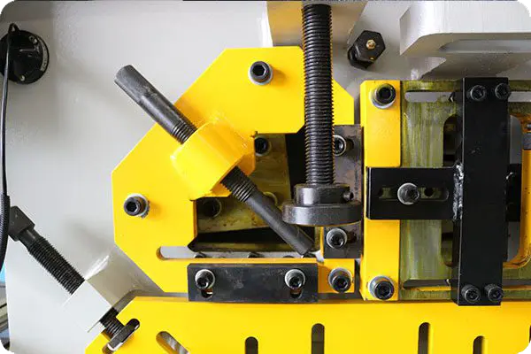 Angle shearing station Angle shearing station