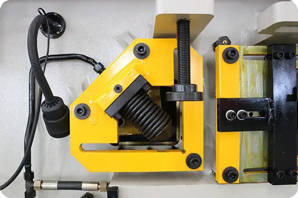 Hydraulic Ironworker Machine - Pictures 7 Hydraulic Ironworker Machine - angle steel shear automatic clamping