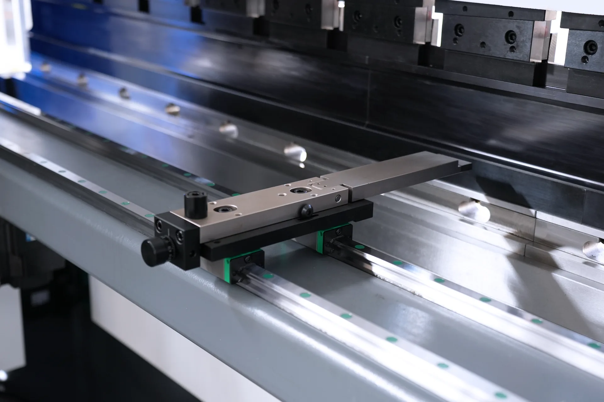 Bending Machine Manufacturer Direct Purchase, MB8-110T3200 DA53Tx 4+1 axis Bending Machine for Sale - Pictures 19 Bending Machine Manufacturer Direct Purchase, MB8-110T3200 DA53Tx 4+1 axis Bending Machine for Sale - back finger stoper 1