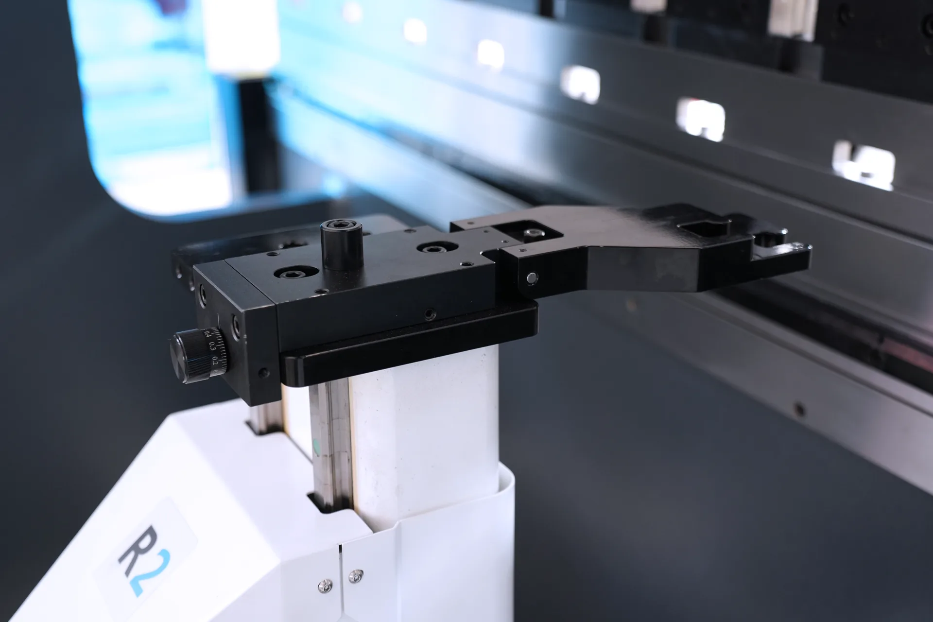 DELEM DA66S CNC Press Brake for Sale, PBS-110T3200 DA66S 8+1 Axis - Pictures 19 DELEM DA66S CNC Press Brake for Sale, PBS-110T3200 DA66S 8+1 Axis - back finger stoper 1
