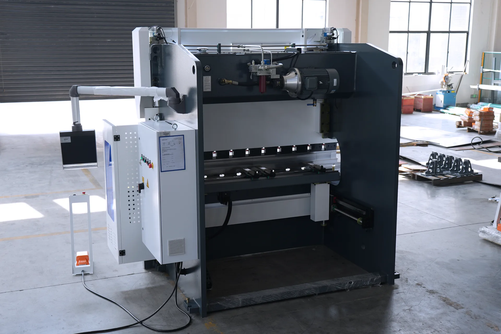 CNC Bending Machine, 110Ton Sheet Metal Bending Machine, Best Bending Machine Brand - Pictures 25 CNC Bending Machine, 110Ton Sheet Metal Bending Machine, Best Bending Machine Brand - back of the fuselage 1