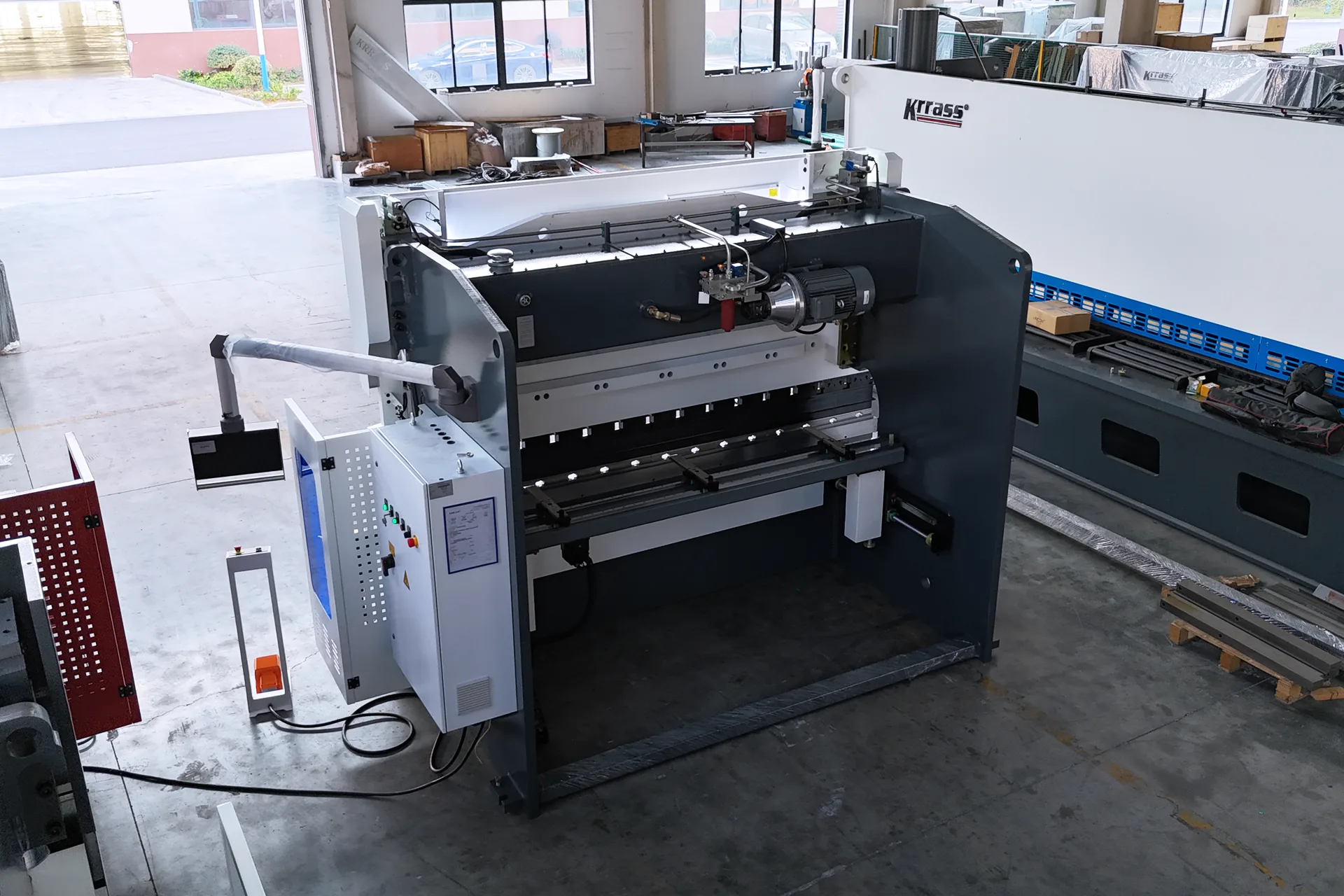 Bending Machine Manufacturer Direct Purchase, MB8-110T3200 DA53Tx 4+1 axis Bending Machine for Sale - Pictures 25 Bending Machine Manufacturer Direct Purchase, MB8-110T3200 DA53Tx 4+1 axis Bending Machine for Sale - back of the fuselage 2