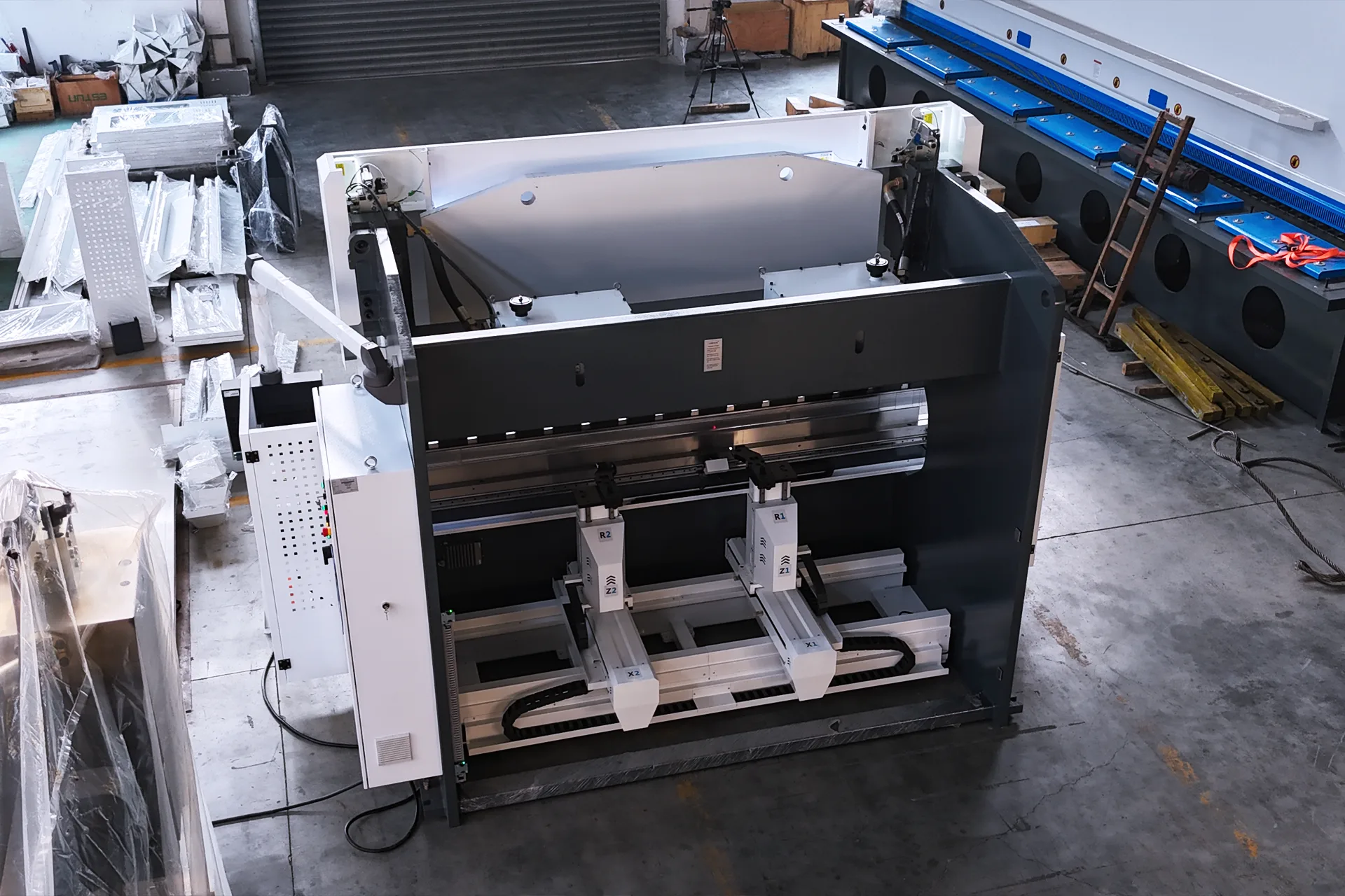 135Ton Hybrid Press Brake for Sale, PBE-135T3200 DA69T 8+1 Hybrid Press Brake Machine - Pictures 21 135Ton Hybrid Press Brake for Sale, PBE-135T3200 DA69T 8+1 Hybrid Press Brake Machine - back of the fuselage