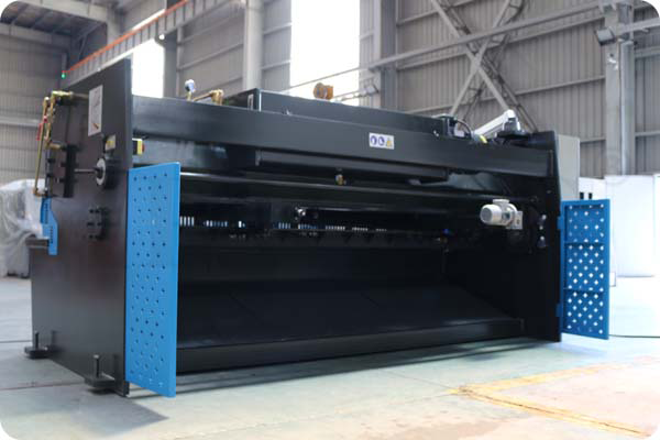 Swing Beam Hydraulic Shearing Machine - Pictures 6 Swing Beam Hydraulic Shearing Machine - back safety net