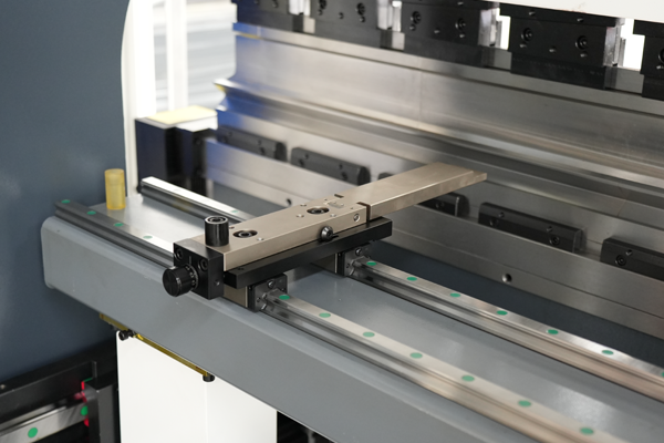 2025 New Hybrid CNC Press Brake, 175Ton Sheet Metal Press Brake, DELEM DA58T 2D Controller - Pictures 16 BackGauge with X, R-Axis