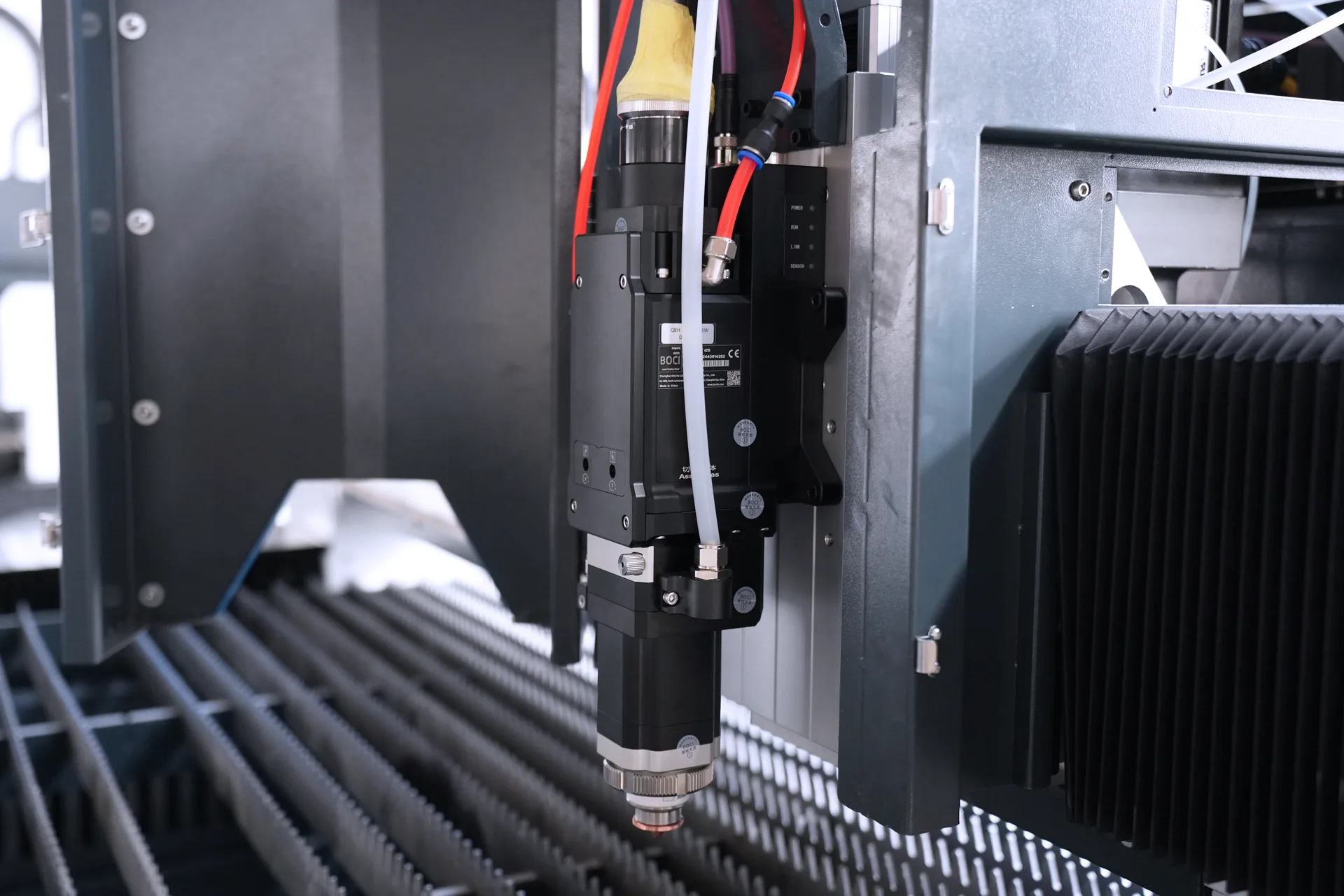 6kw laser cutter machine Price,6kw laser cutter,6kw fiber laser price - Pictures 13 6kw laser cutter machine Price,6kw laser cutter,6kw fiber laser price - bochu blt421s smart cutting heads