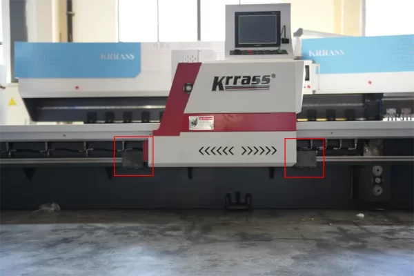 Horizontal V Groover Machine Installation Tutorial - I - Pictures 10 Both sides of the slide block have limited position baffles