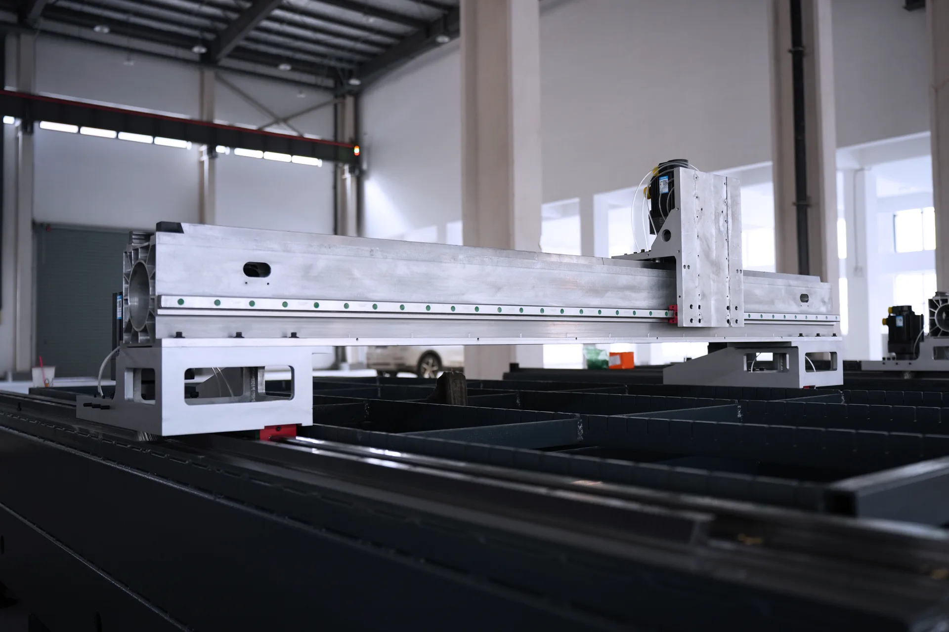 6kw laser cutter machine Price,6kw laser cutter,6kw fiber laser price - Pictures 16 6kw laser cutter machine Price,6kw laser cutter,6kw fiber laser price - brand new aluminum beam