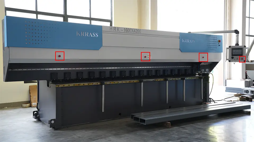Operation process of vertical v grooving machine - Pictures 7 Check and reset all emergency stop buttons on airframe and controller
