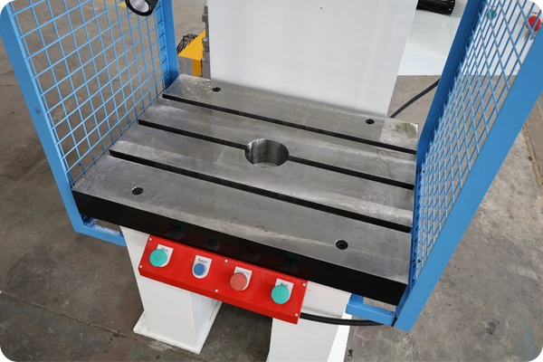 C Frame Hydraulic Press - Pictures 6 hydraulic press