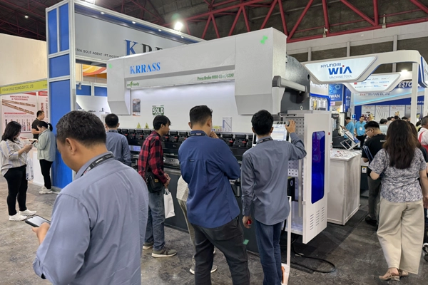 Table fiber laser cutting machines shine at Indonesian exhibition - Pictures 7 cnc press brake 110ton