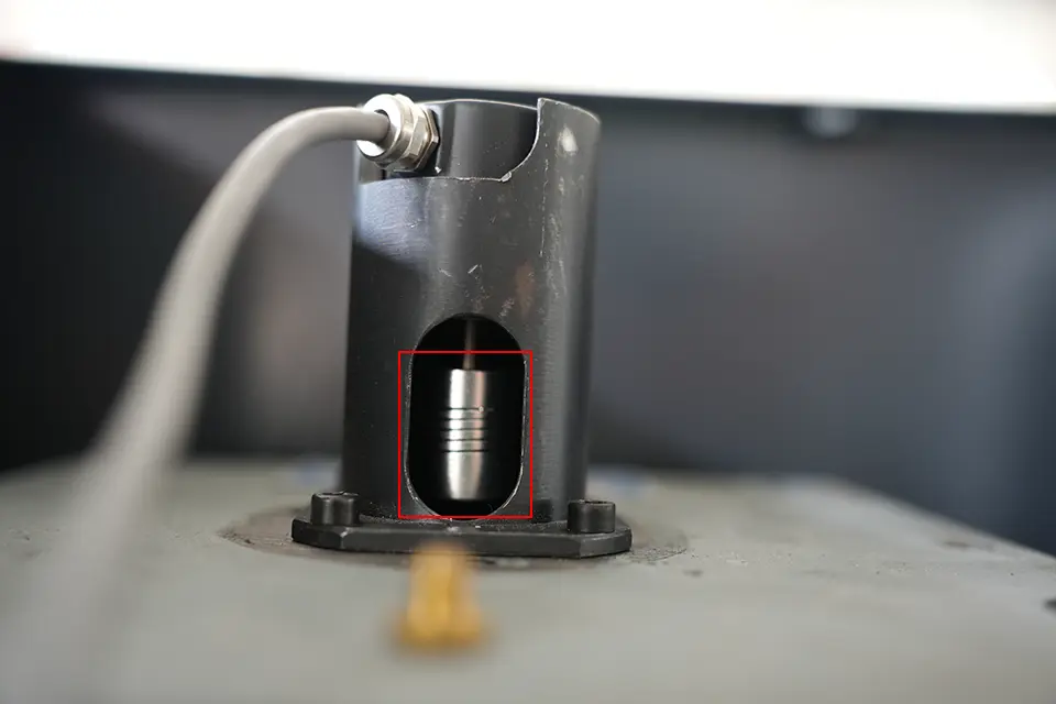 NC press brake with E21 installation - I - Pictures 13 Connector for encoder and oil pump