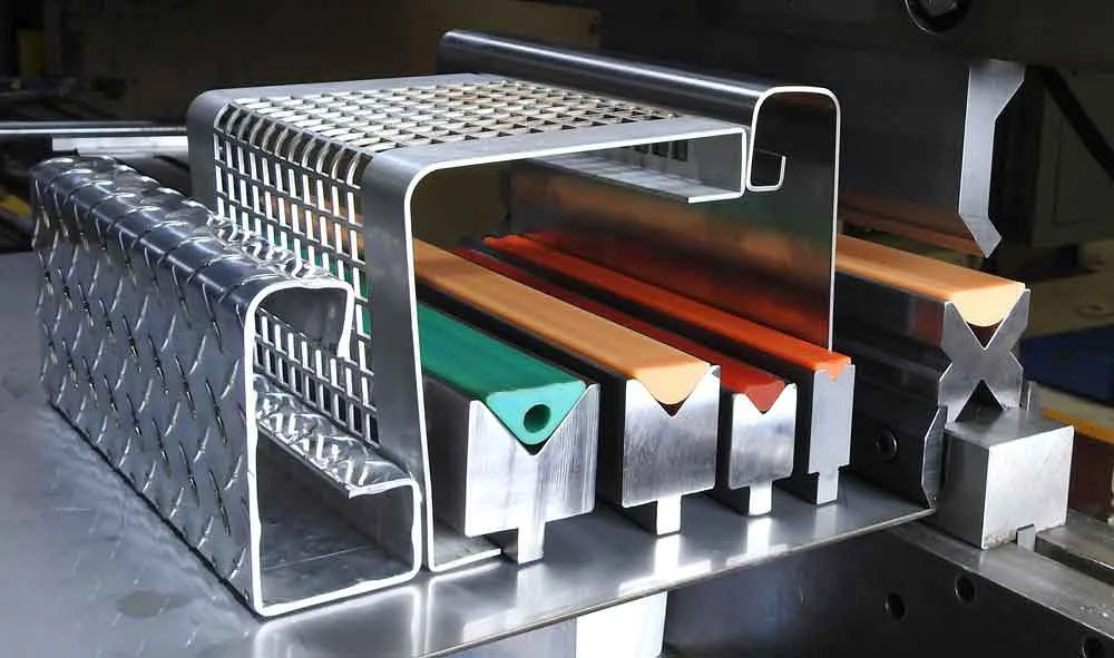 Cosmetic Press Brake Tools: Achieving Mar-Free Bends for Sensitive Materials - Pictures 7 Figure 3: V-pad inserts prevent metal-to-metal contact on the outside radius during bending.