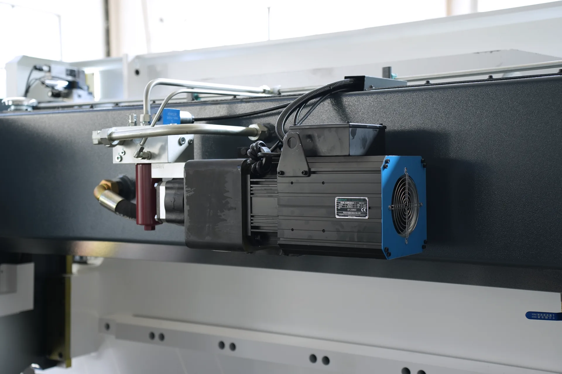 DELEM DA66S Press Brake Machine Price, PBS-175T3200 DA66S 6+1 Axis - Pictures 14 Estun servo main motor