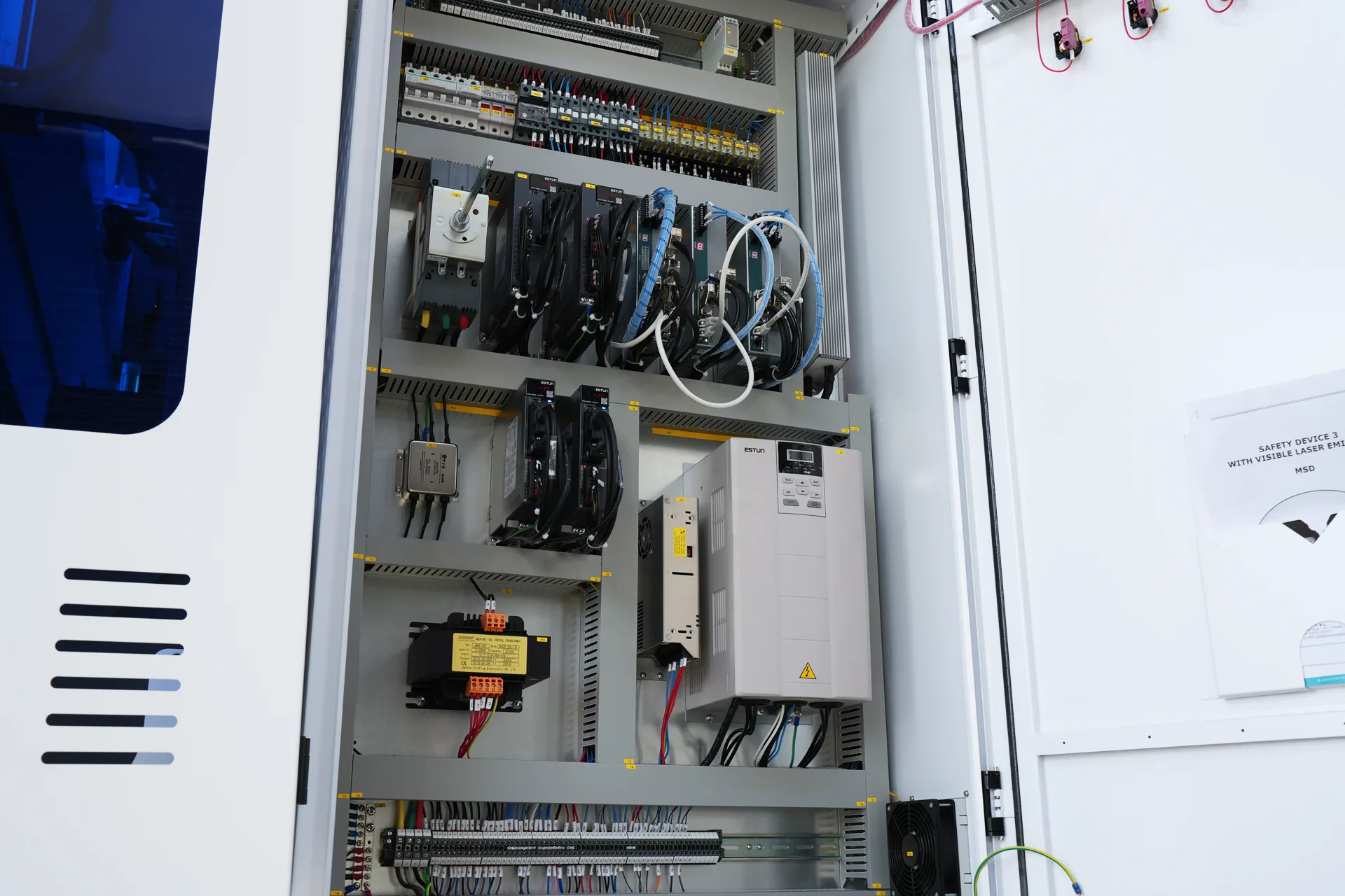 DELEM DA66S Press Brake Machine Price, PBS-175T3200 DA66S 6+1 Axis - Pictures 13 Schneider Electric