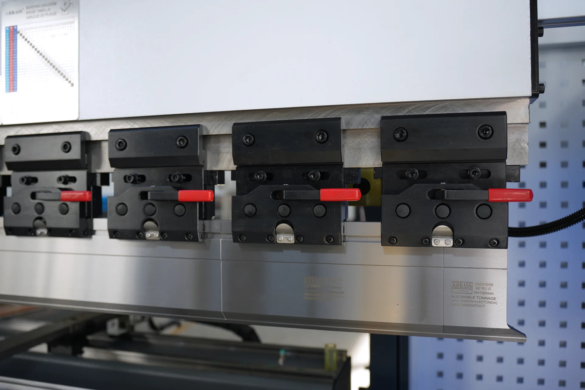 DELEM DA66S Press Brake Machine Price, PBS-175T3200 DA66S 6+1 Axis - Pictures 18 Precision Quick Clamping Device