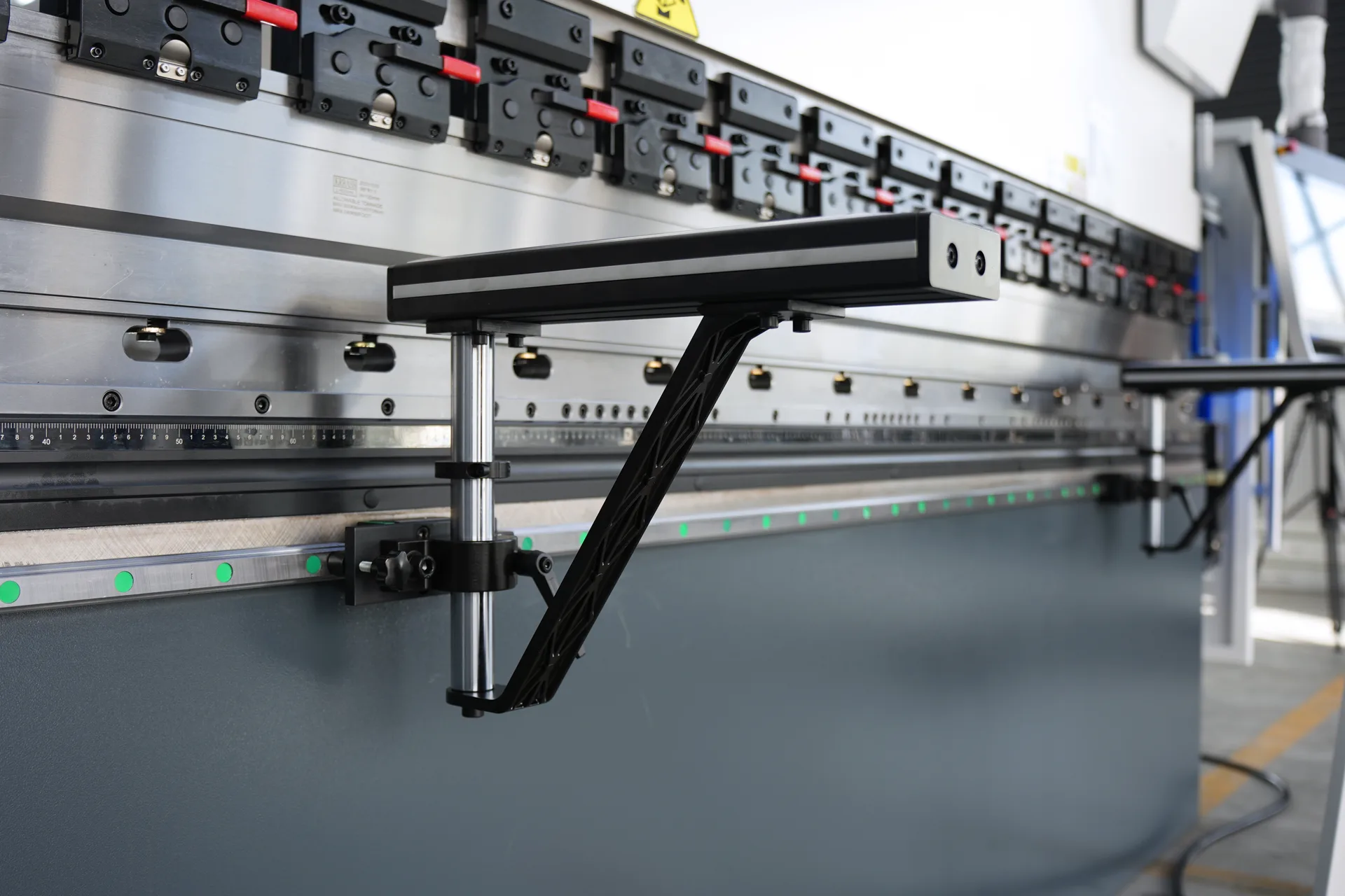 DELEM DA66S Press Brake Machine Price, PBS-175T3200 DA66S 6+1 Axis - Pictures 20 Front Material Support