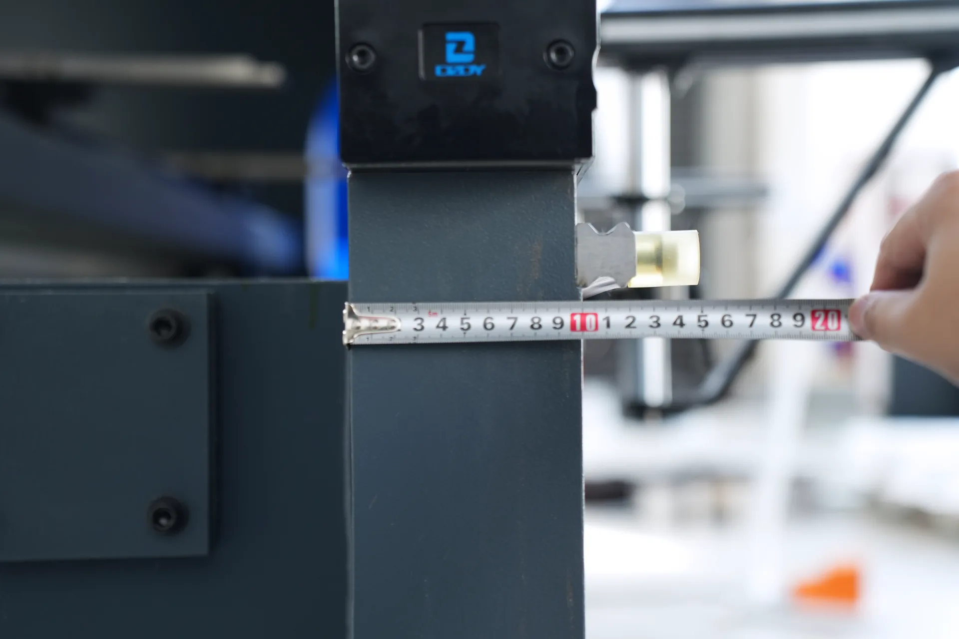 DELEM DA66S Press Brake Machine Price, PBS-175T3200 DA66S 6+1 Axis - Pictures 22 Thickness of workbench(100mm)