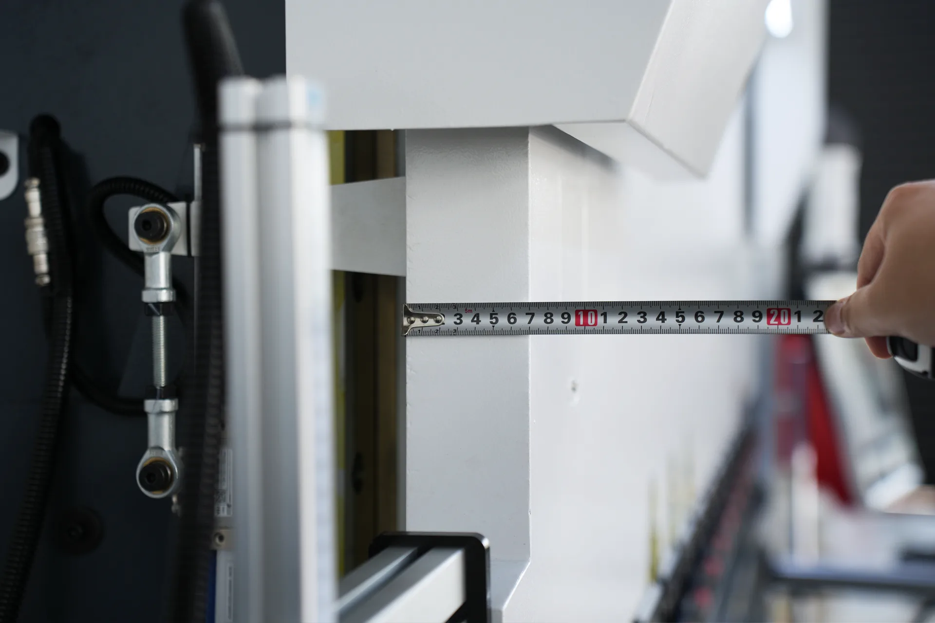 DELEM DA66S Press Brake Machine Price, PBS-175T3200 DA66S 6+1 Axis - Pictures 24 Thickness of slider(70mm)