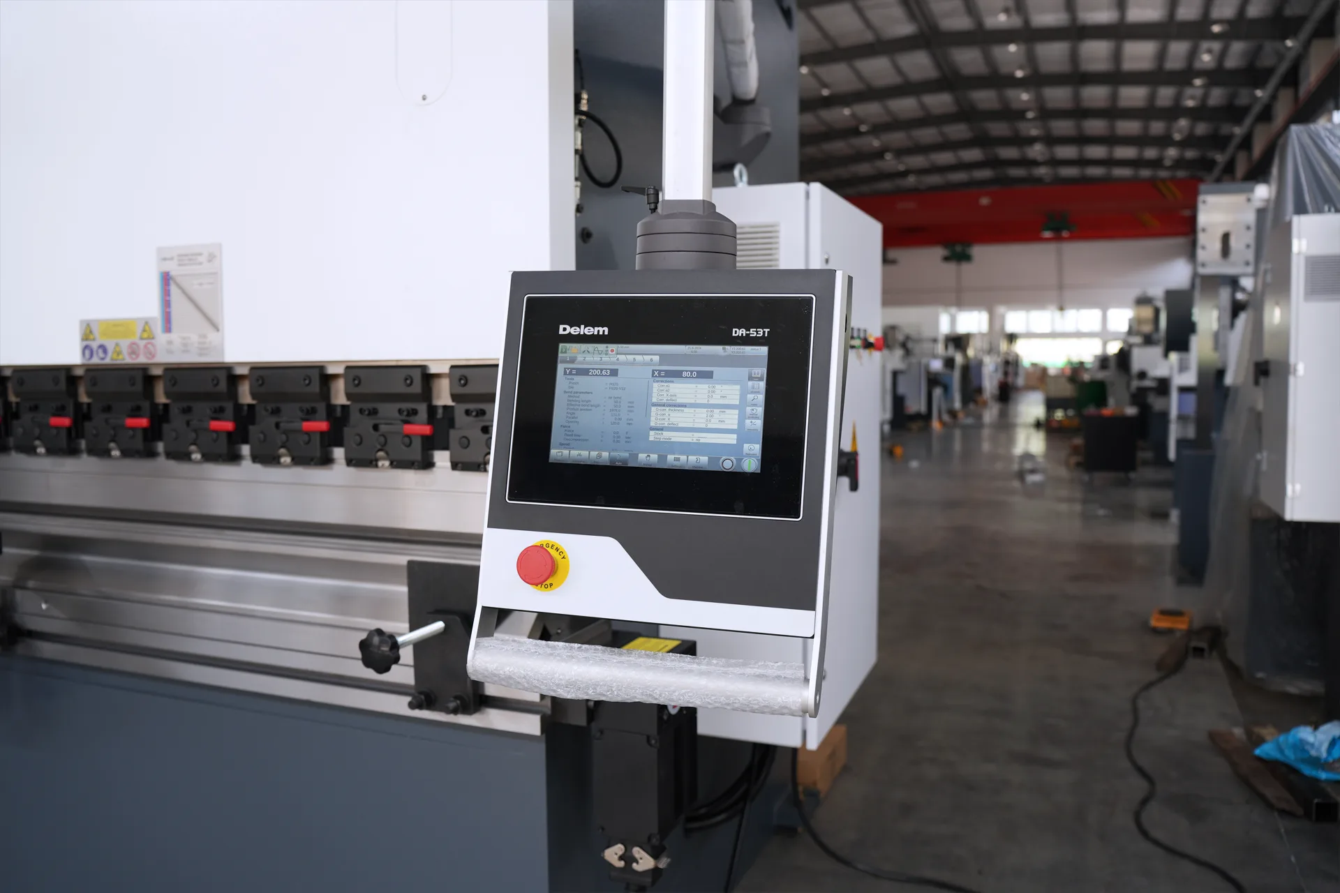 320Ton Press Brake Machine for Sale, MB8-320T4000 DA53T 4+1 Sheet Metal Press Brake price - Pictures 10 DELEM DA-53T Control