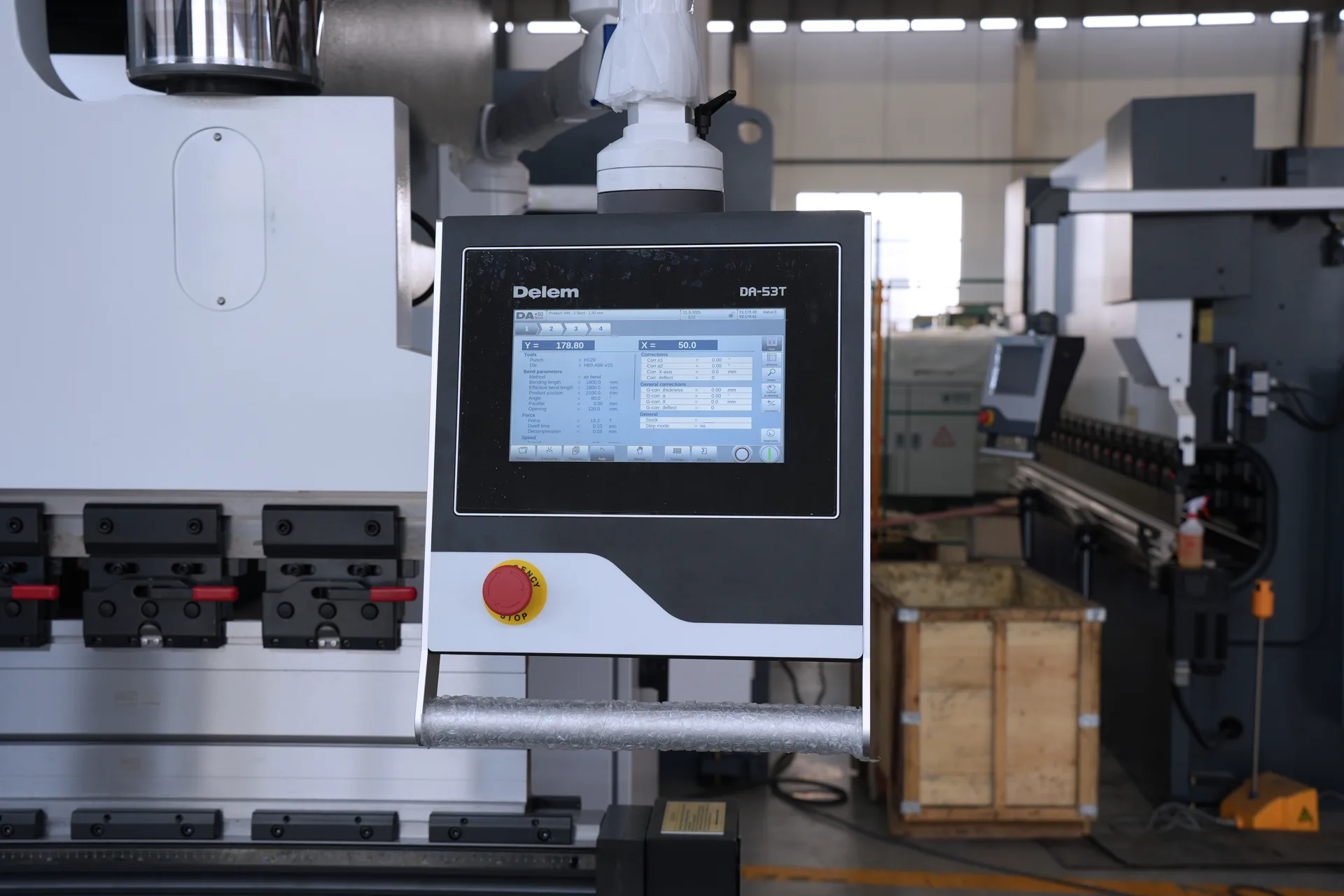 Press Brake Bending Machine MB8-210T6000 3+1 Axis With DELEM DA53T controller - Pictures 10 DELEM DA-53T Control