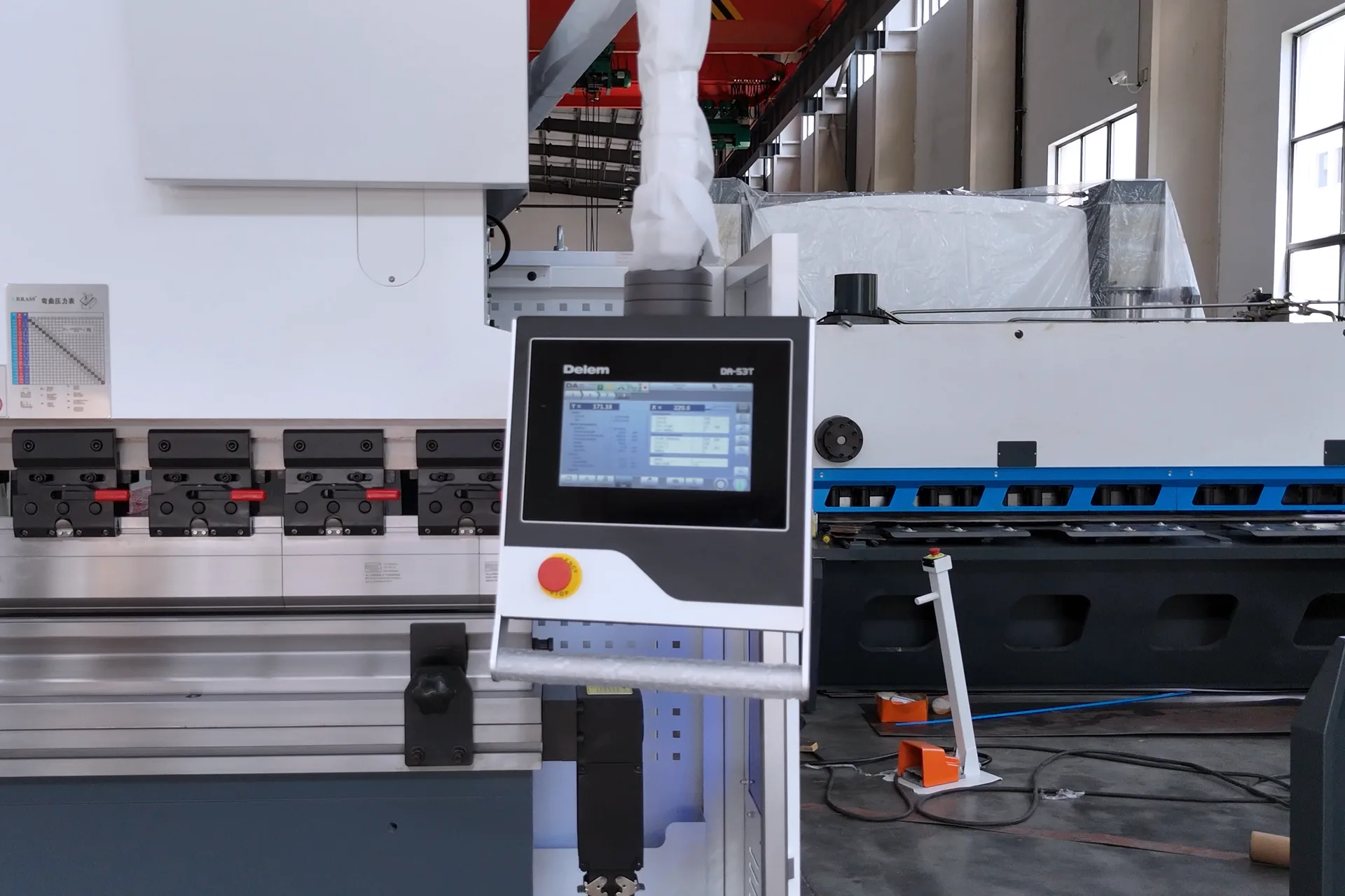 250Ton Hybrid Press Brake for Sale, PBE-250T4000 DA53T 4+1 Hybrid Press Brake Machine - Pictures 10 250Ton Hybrid Press Brake for Sale, PBE-250T4000 DA53T 4+1 Hybrid Press Brake Machine - delem da 53t control