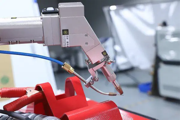Double wobble weld head technology Double wobble weld head technology