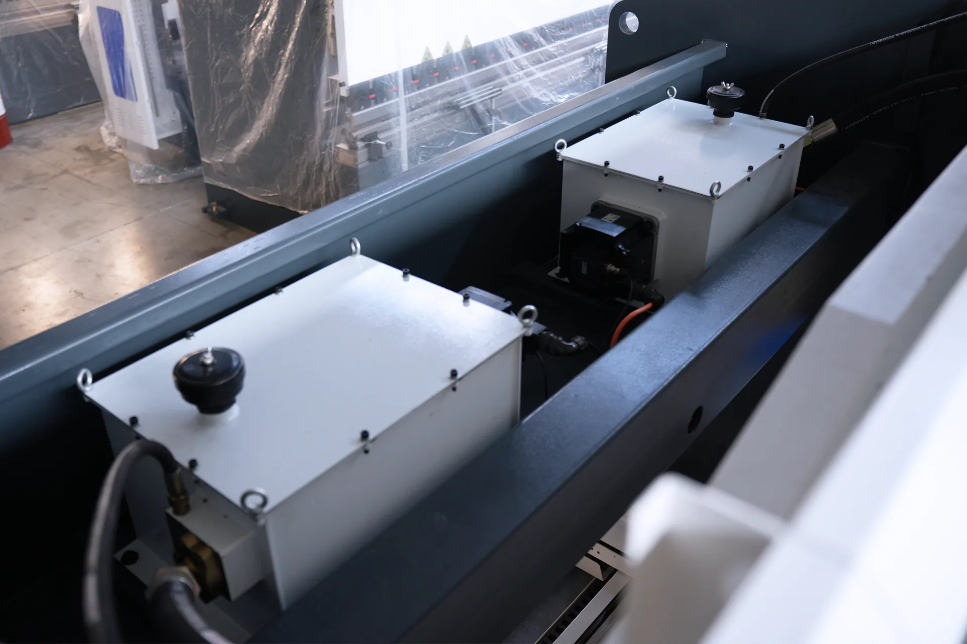 135Ton Hybrid Press Brake for Sale, PBE-135T3200 DA69T 8+1 Hybrid Press Brake Machine - Pictures 14 135Ton Hybrid Press Brake for Sale, PBE-135T3200 DA69T 8+1 Hybrid Press Brake Machine - eprax® hybrid servo system