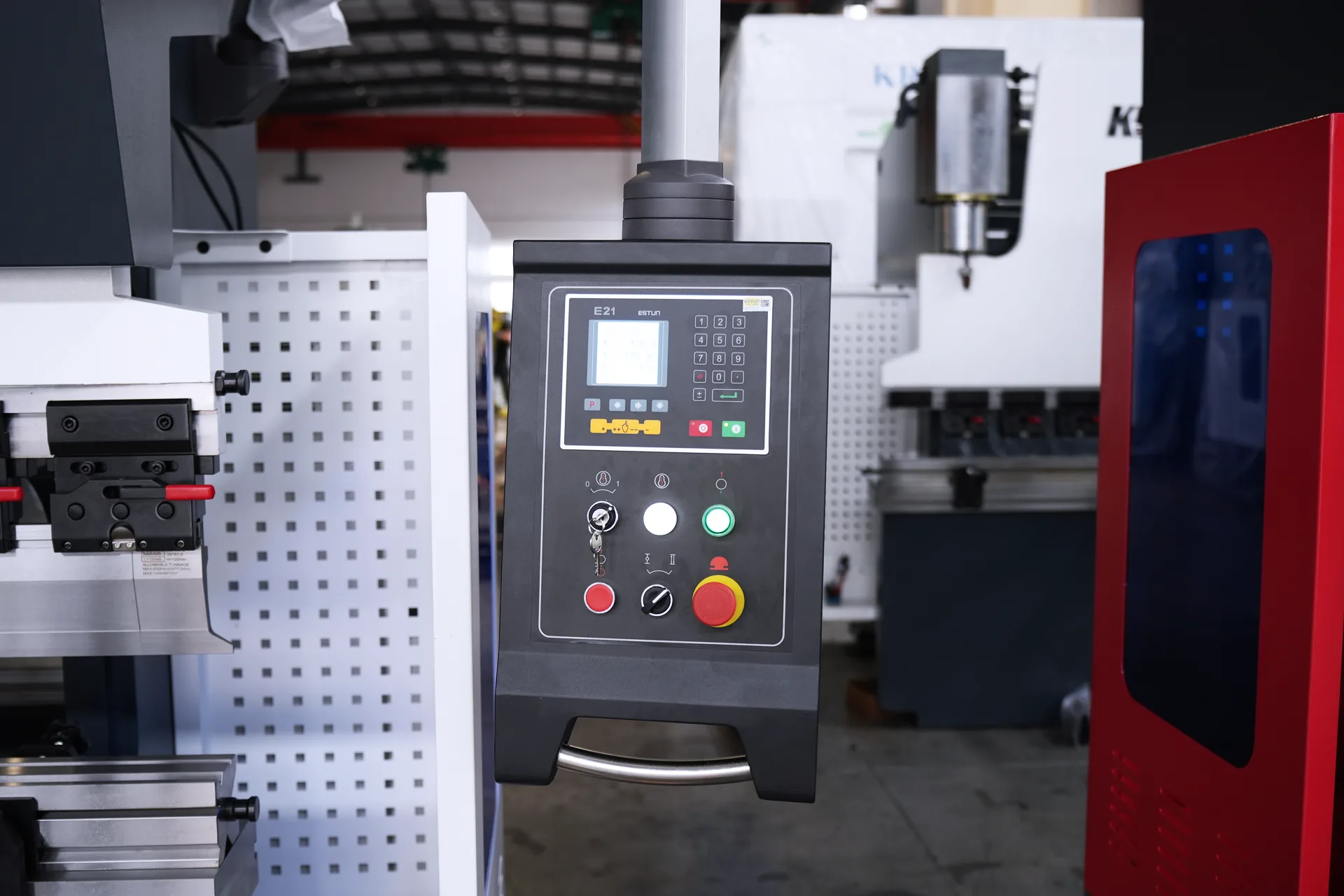 WC67K Series Press Brake with E21 Control, WC67K-200T3200 NC Press Brake - Pictures 10 WC67K Series Press Brake with E21 Control, WC67K-200T3200 NC Press Brake - estun e21 control