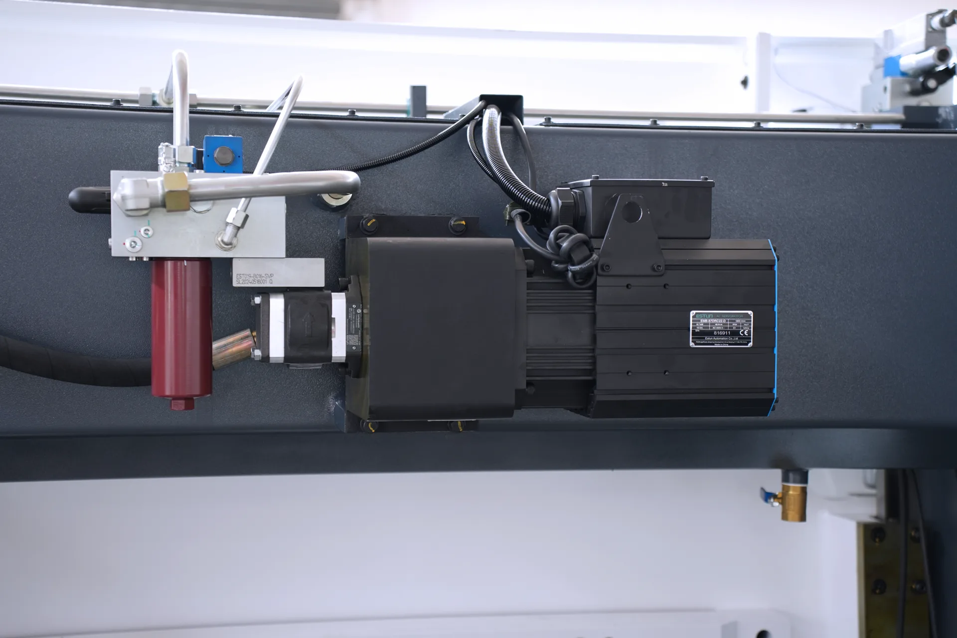 DELEM DA66S CNC Press Brake for Sale, PBS-110T3200 DA66S 8+1 Axis - Pictures 14 DELEM DA66S CNC Press Brake for Sale, PBS-110T3200 DA66S 8+1 Axis - estun servo main motor 1