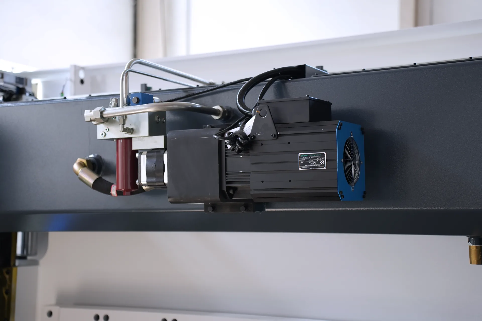 DELEM DA66T Metal Bending Machine, PBS-175T3200 DA66T 6+1 Axis - Pictures 14 DELEM DA66T Metal Bending Machine, PBS-175T3200 DA66T 6+1 Axis - estun servo main motor 2