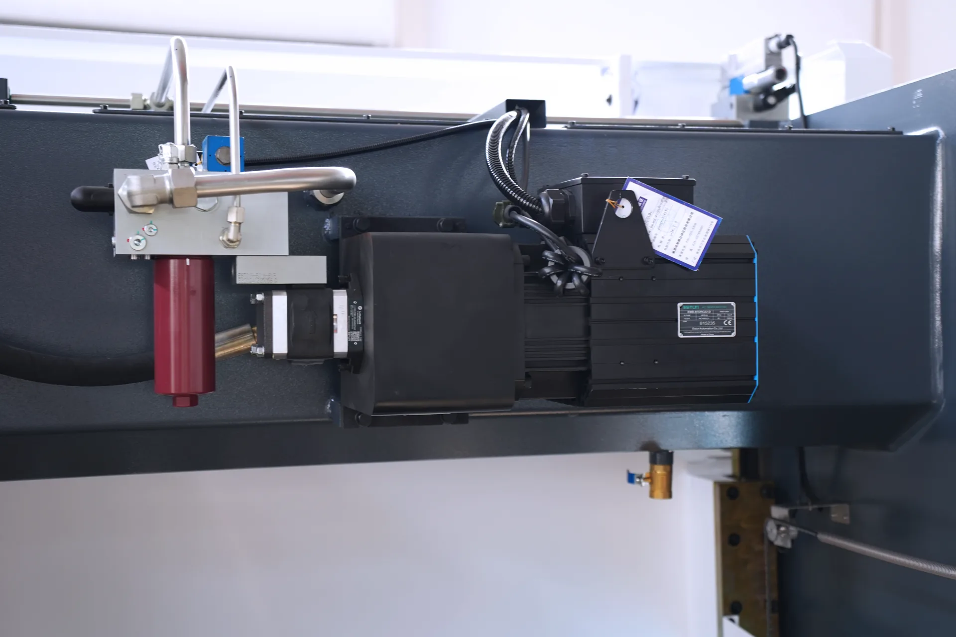 DELEM DA66T Press Brake Machine Price, PBS-110T2500 DA66T 6+1 Axis - Pictures 14 DELEM DA66T Press Brake Machine Price, PBS-110T2500 DA66T 6+1 Axis - estun servo main motor